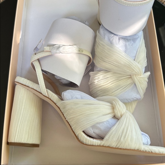 Loeffler Randall reed pearl pleated twist heels size 6B NIB - Picture 4 of 9
